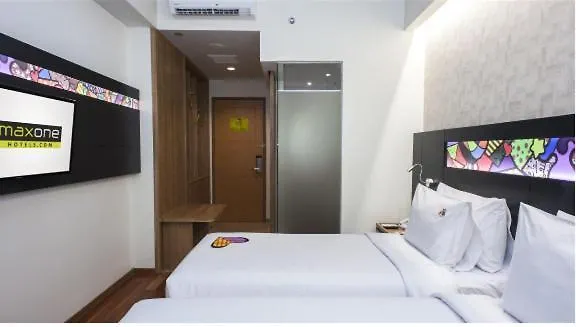 MaxOneHotels at Dharmahusada Surabaya-1
